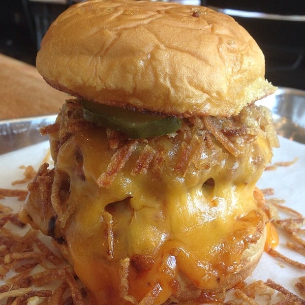 Das Foto wurde bei Bread + Butter von Burger B. am 5/28/2014 aufgenommen