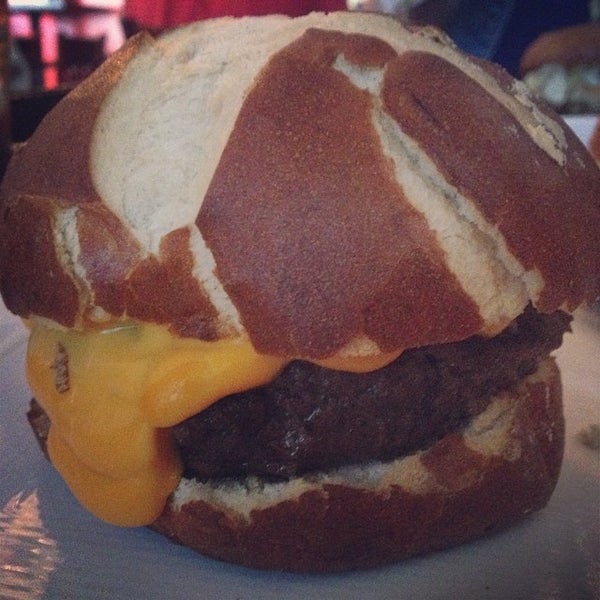 4/29/2014 tarihinde Burger B.ziyaretçi tarafından A&amp;G Burger Joint'de çekilen fotoğraf