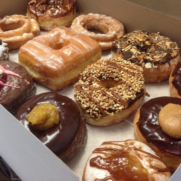 รูปภาพถ่ายที่ Donuts To Go โดย Burger B. เมื่อ 1/20/2014