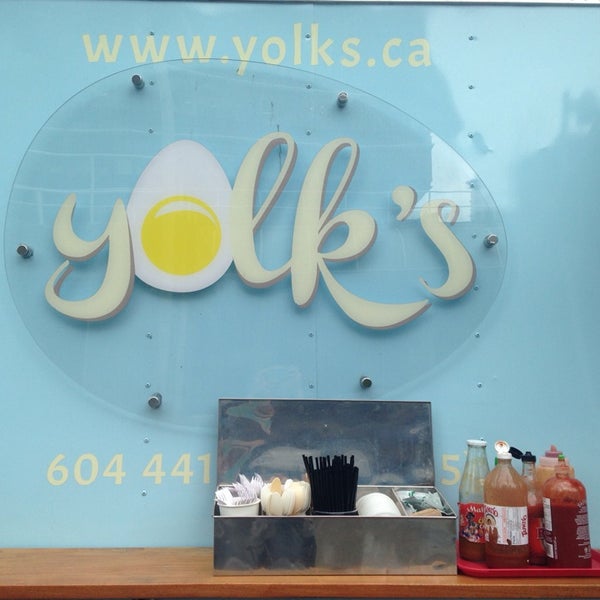 รูปภาพถ่ายที่ Yolk&#39;s Breakfast โดย Carla เมื่อ 7/20/2014