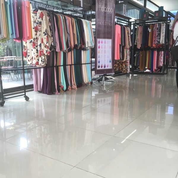 Lots of clothing materials for Muslim women. The place located right at the corner and if you are not 'eagled eye', you will miss the place. Quite reasonable pricing and choices.