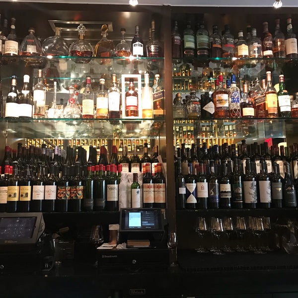 Foto diambil di Morrell Wine Bar &amp; Cafe oleh CeYz H. pada 6/18/2018