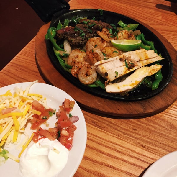 Photo taken at Chili&#39;s Grill &amp; Bar by V on 2/1/2016