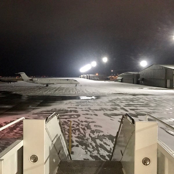 รูปภาพถ่ายที่ Grand Forks International Airport (GFK) โดย Shye &quot;Sky Queen&quot; A. เมื่อ 12/4/2016