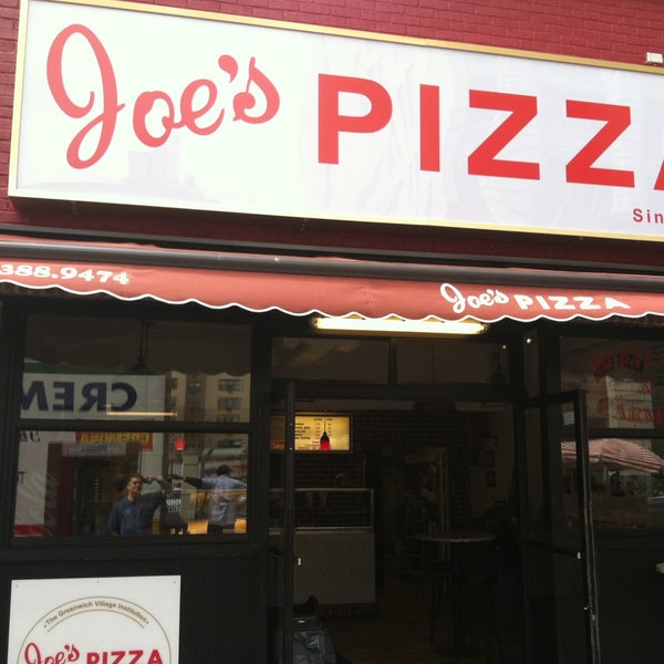 รูปภาพถ่ายที่ Joe&#39;s Pizza โดย Joe G. เมื่อ 4/16/2013