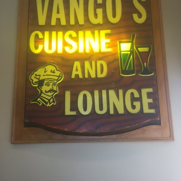 รูปภาพถ่ายที่ Vango&#39;s Pizza &amp; Cocktail Lounge โดย Perry B. เมื่อ 8/31/2016