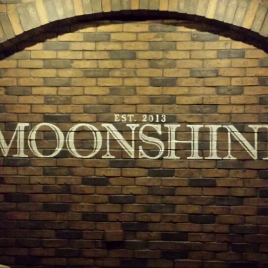 2/10/2014 tarihinde Pajziyaretçi tarafından Moonshine Bar'de çekilen fotoğraf