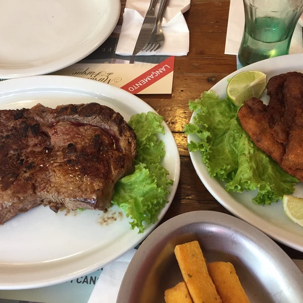 Das Foto wurde bei Santo Antônio Restaurante e Churrascaria von Débora S. am 4/23/2017 aufgenommen