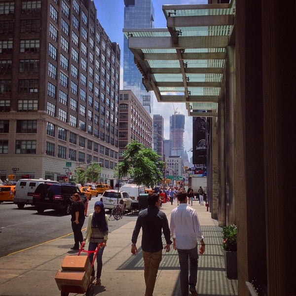 Photo taken at Courtyard by Marriott New York Manhattan/SoHo by Anthony L. on 6/10/2015