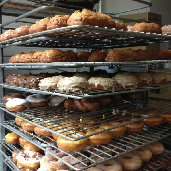 Foto tomada en Primo&#39;s Donuts  por Primo&#39;s Donuts el 10/14/2013