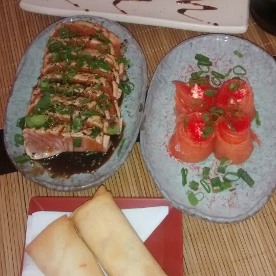 Photo taken at Mister Fuji Sushibar by Thaís S. on 8/4/2014