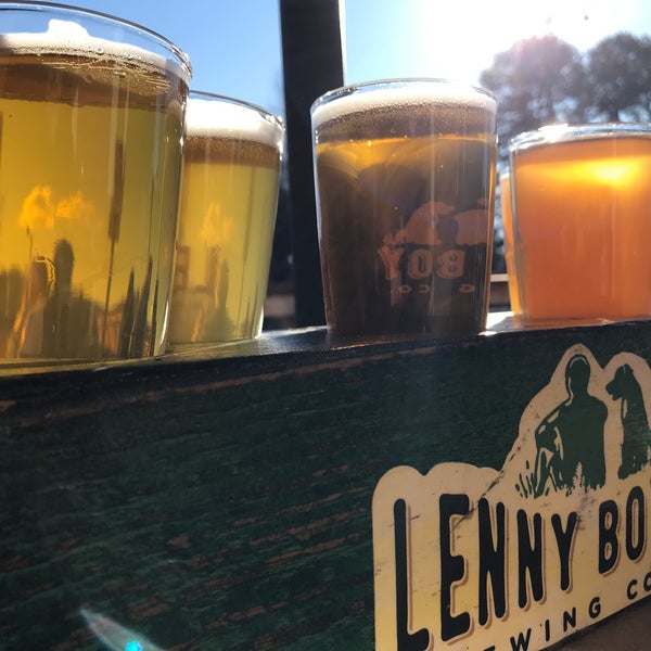 รูปภาพถ่ายที่ Lenny Boy Brewing Co. โดย Mike N. เมื่อ 2/29/2020