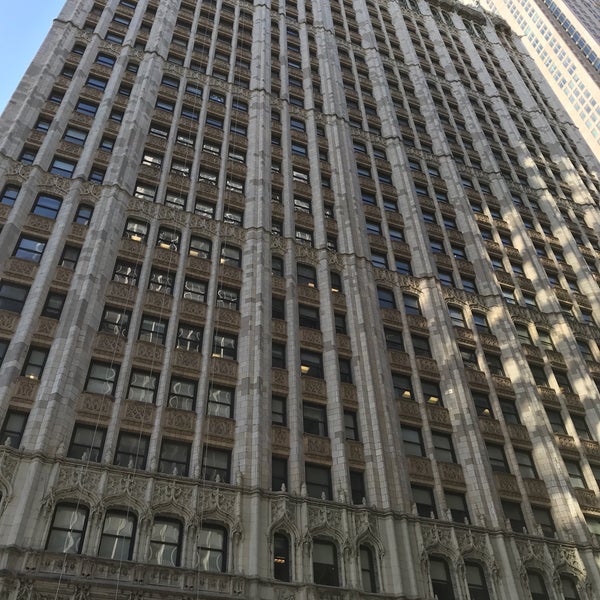 รูปภาพถ่ายที่ Woolworth Building โดย Sage เมื่อ 10/31/2017
