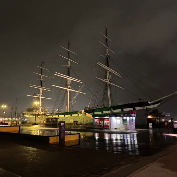 Photo taken at South Street Seaport by Sage on 10/14/2023