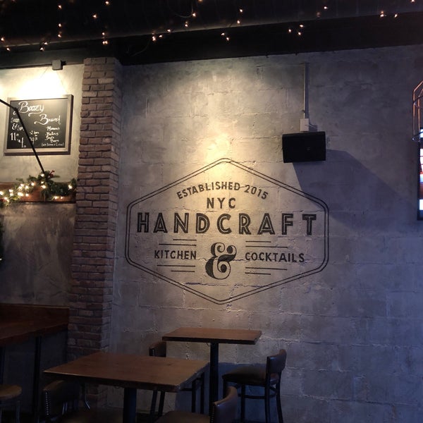 12/6/2018 tarihinde Sageziyaretçi tarafından Handcraft Kitchen &amp; Cocktails'de çekilen fotoğraf
