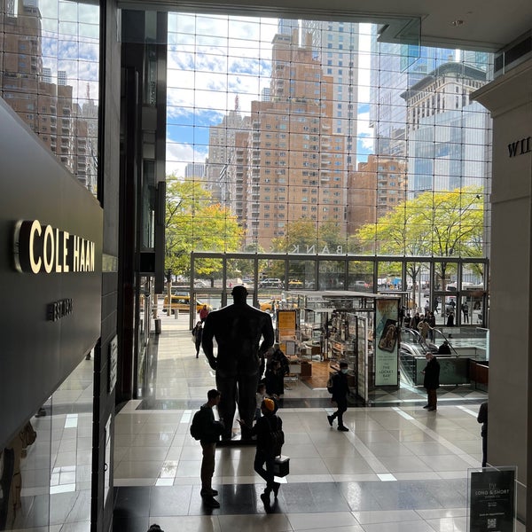 10/30/2021 tarihinde Sageziyaretçi tarafından The Shops at Columbus Circle'de çekilen fotoğraf