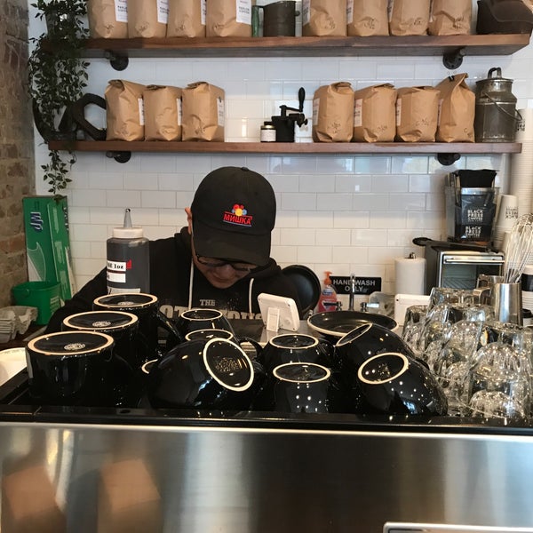รูปภาพถ่ายที่ Black Press Coffee โดย Sage เมื่อ 4/5/2018
