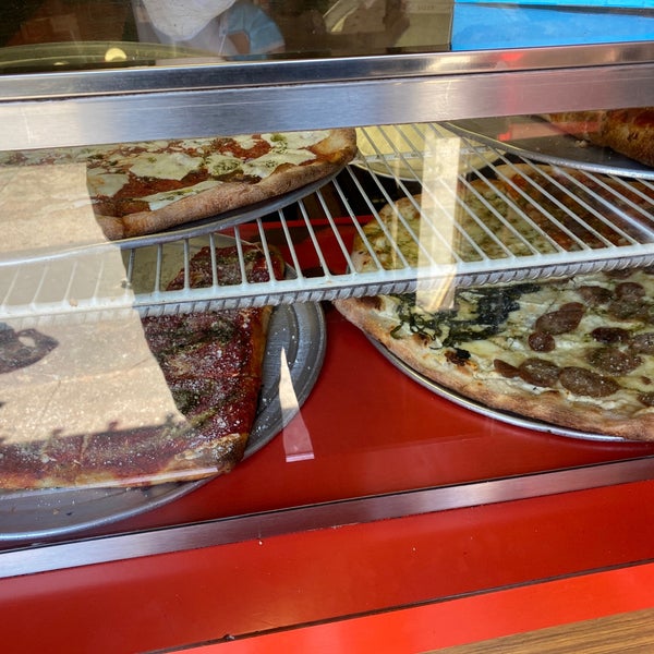 5/14/2020にSageがLuigi&#39;s Pizzaで撮った写真