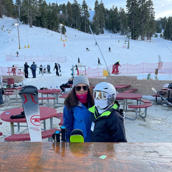 Photo taken at Mountain High Ski Resort (Mt High) by Pouneh on 1/7/2021