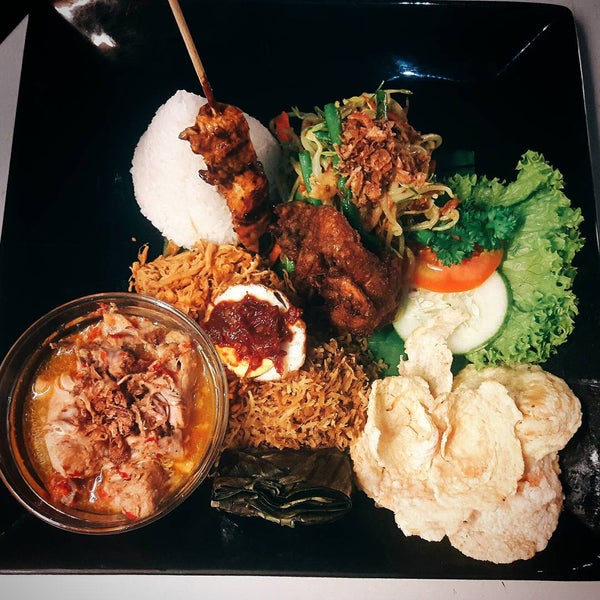 รูปภาพถ่ายที่ Nona Bali Restaurant โดย Nona B. เมื่อ 2/8/2017