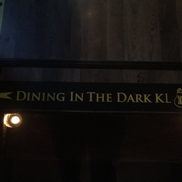 Foto tirada no(a) Dining In The Dark KL por Lim X. em 11/13/2017