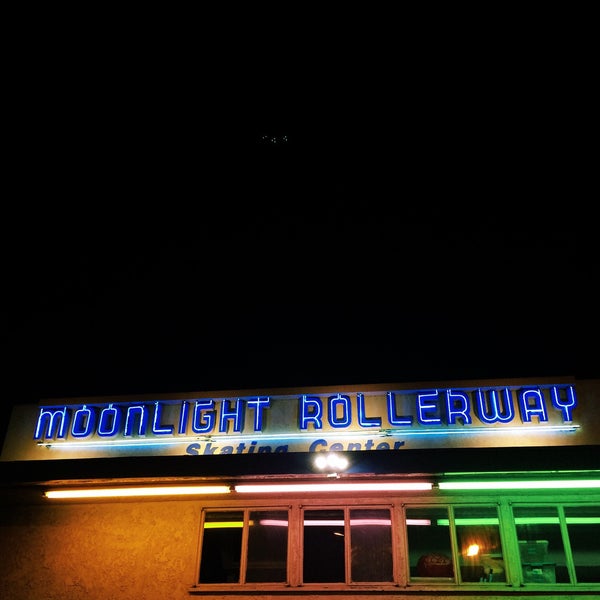 Foto tirada no(a) Moonlight Rollerway por Klarika H. em 2/12/2015