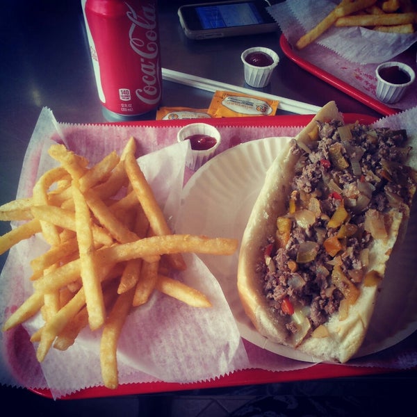 11/1/2013에 Giulia M.님이 Philly&#39;s Cheese Steaks &amp; Grill에서 찍은 사진