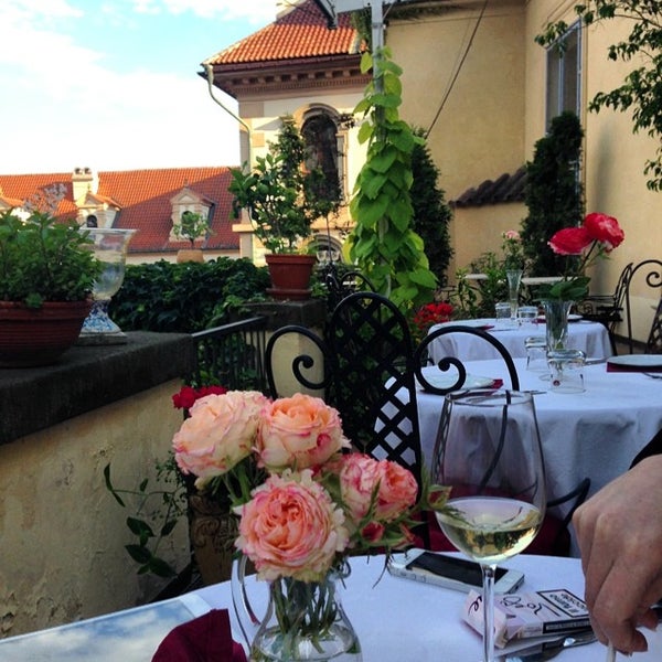 Das Foto wurde bei Pálffy Palác Restaurant von Mark I. am 7/1/2014 aufgenommen