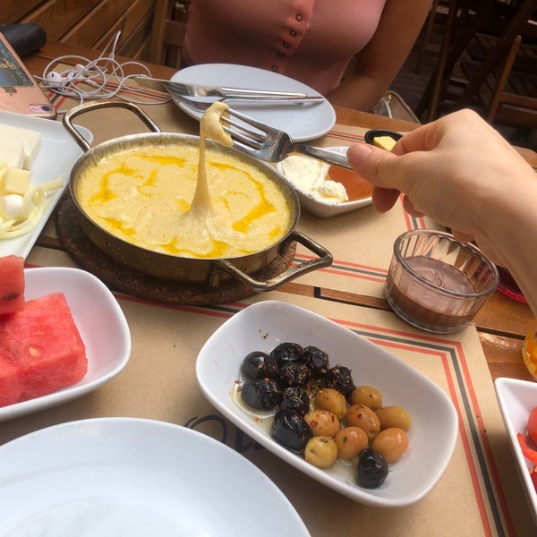 Foto tomada en Balkon Cafe &amp; Kahvaltı  por Şeyma B. el 9/1/2019