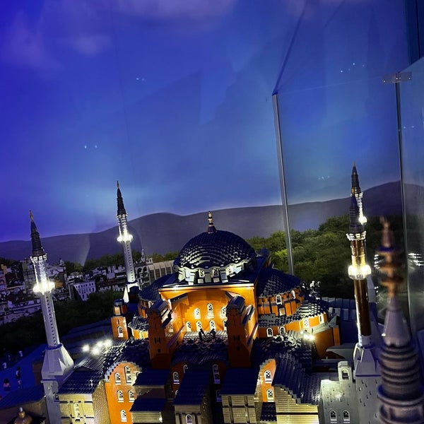 รูปภาพถ่ายที่ LEGOLAND® Discovery Centre İstanbul โดย Abdullah เมื่อ 4/3/2022