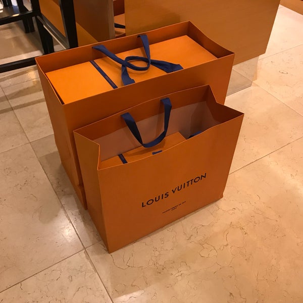 Photos at Louis Vuitton - Opéra - 4 tips