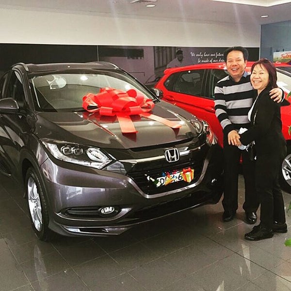 Photos at Peter Warren Peugeot Auto Dealership in Warwick Farm