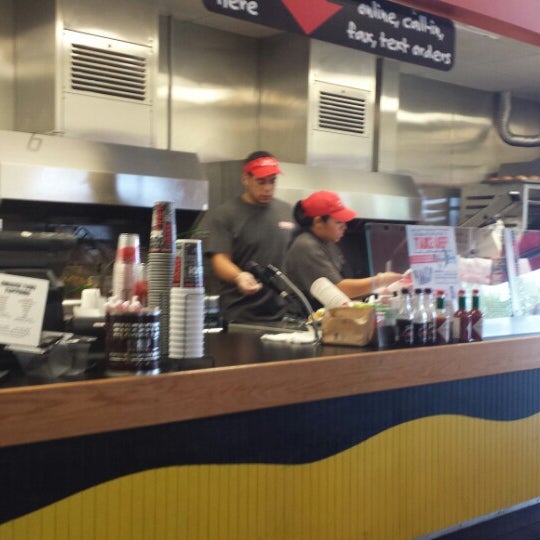 10/13/2013 tarihinde Korey F.ziyaretçi tarafından MOOYAH Burgers, Fries &amp; Shakes'de çekilen fotoğraf