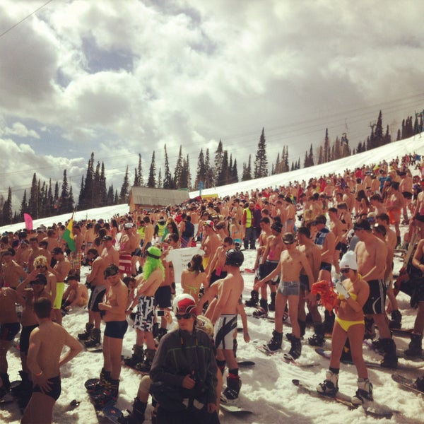 4/21/2013 tarihinde Костя К.ziyaretçi tarafından Grelka Apres Ski Bar'de çekilen fotoğraf