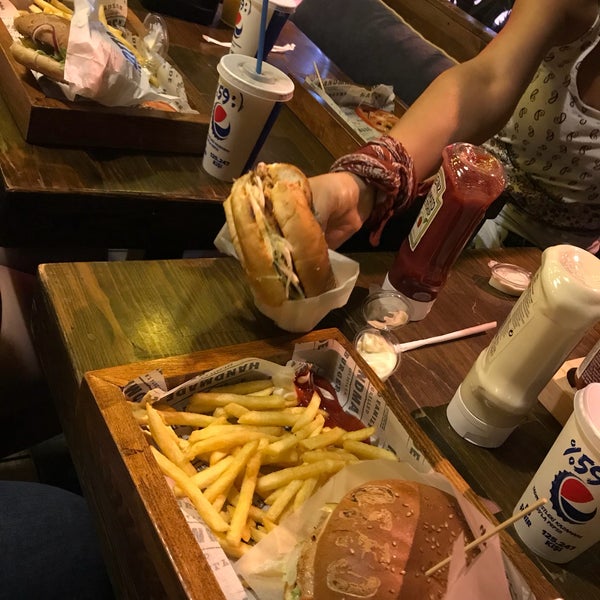 Foto scattata a OTTOBROS Burger &amp; Coffee ANT da Dudu M. il 8/29/2018