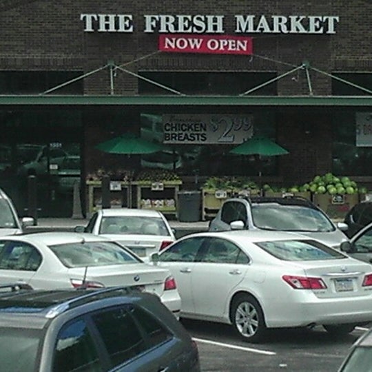 รูปภาพถ่ายที่ The Fresh Market โดย John P. เมื่อ 7/31/2013