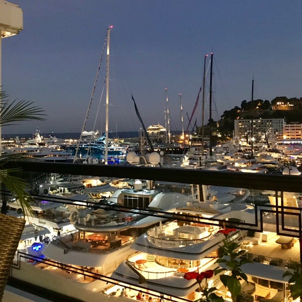 Das Foto wurde bei La Marée Monaco von Sveta_konfeta🍬 am 9/27/2018 aufgenommen