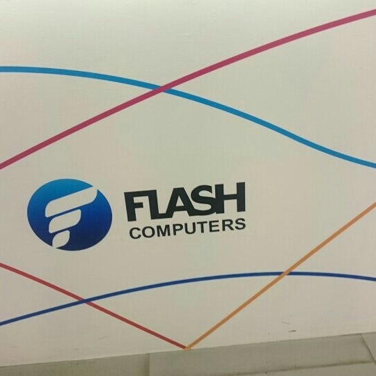 Photo taken at Flash Computers by О&#39;Кс@на П. on 9/29/2015