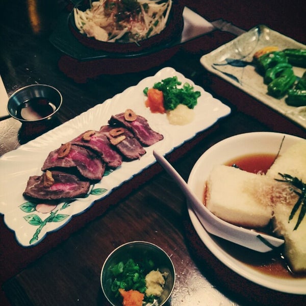 12/24/2013 tarihinde Rita L.ziyaretçi tarafından East Japanese Restaurant'de çekilen fotoğraf