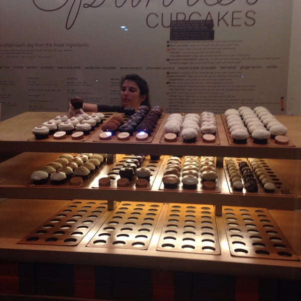 Photo taken at Sprinkles Newport Beach Cupcakes by Mohammed on 10/7/2014