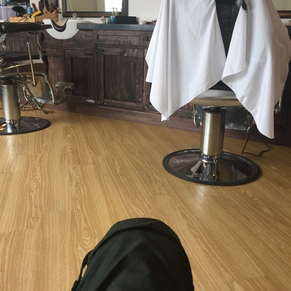3/8/2017にAiman FadzlyがZenon Barbershopで撮った写真