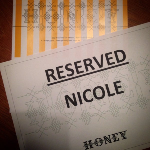 Das Foto wurde bei Honey Bar and Restaurant von Nicole M. am 9/11/2014 aufgenommen