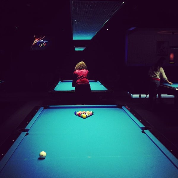 Foto tomada en STIX Bar &amp; Billiards  por Ⓘ el 1/16/2013