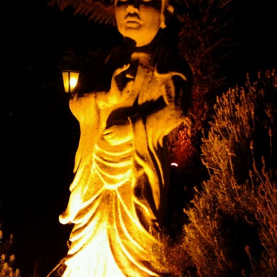 Foto scattata a San Tao Restobar da Doug O. il 11/21/2012