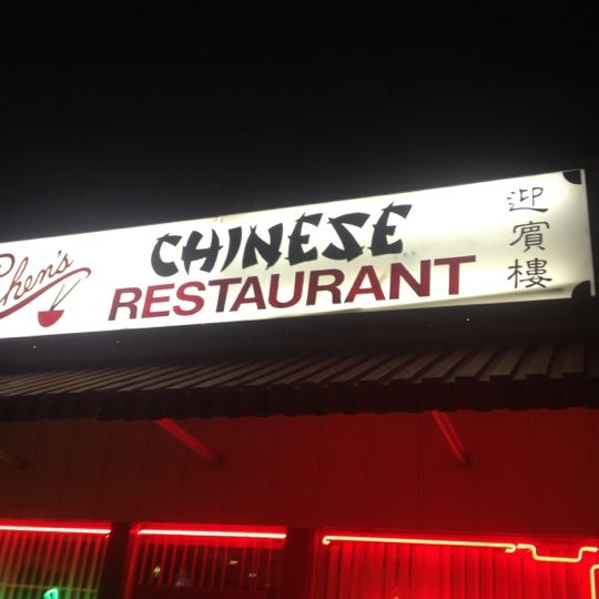 Foto diambil di Chen&#39;s Chinese Restaurant oleh Tifini H. pada 11/27/2012