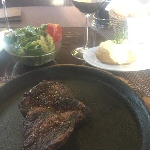 4/7/2016 tarihinde Emilio M.ziyaretçi tarafından El Argentino Steak House'de çekilen fotoğraf