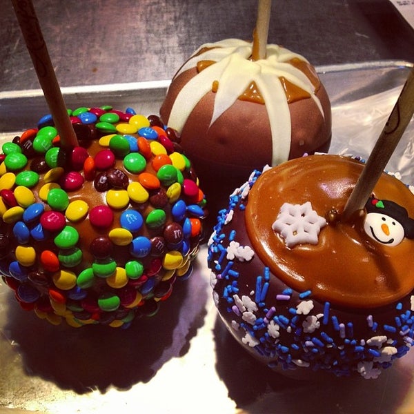Photo taken at Amy&#39;s Candy Kitchen &amp; Gourmet Caramel Apples by Margot B. on 12/27/2013