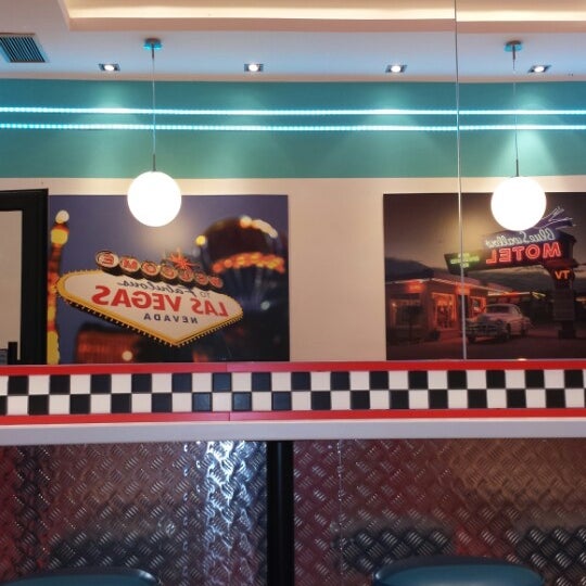 10/2/2014 tarihinde Aleksandra S.ziyaretçi tarafından Burger Store'de çekilen fotoğraf