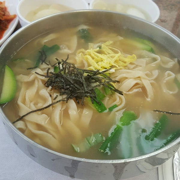Ma Dang Gook Soo 마당국수 - 팁 32개에서의 사진 Ma Dang Gook Soo 마당국수 - 팁 32개에서의 사진