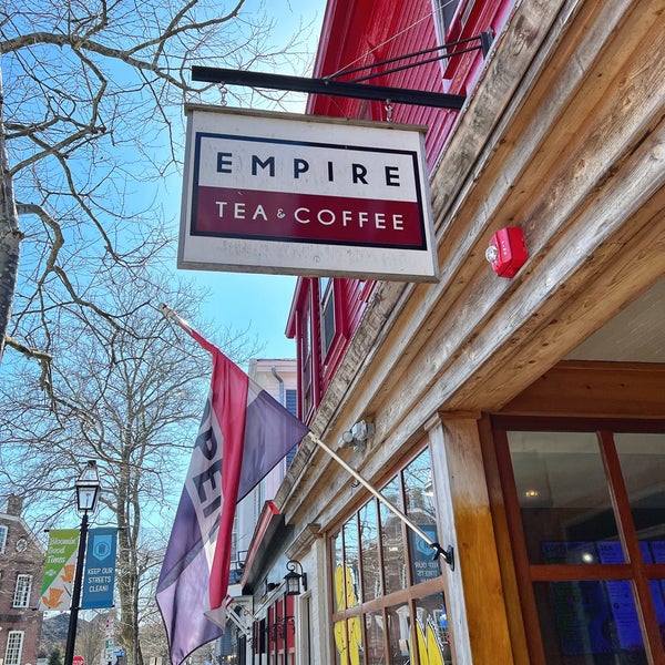 รูปภาพถ่ายที่ Empire Tea &amp; Coffee โดย Genna C. เมื่อ 4/9/2023